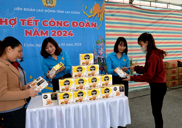 Nestlé Việt Nam tặng gần 6.000 phần quà cho các gia đình có hoàn cảnh khó khăn nhân dịp Tết Nguyên đán