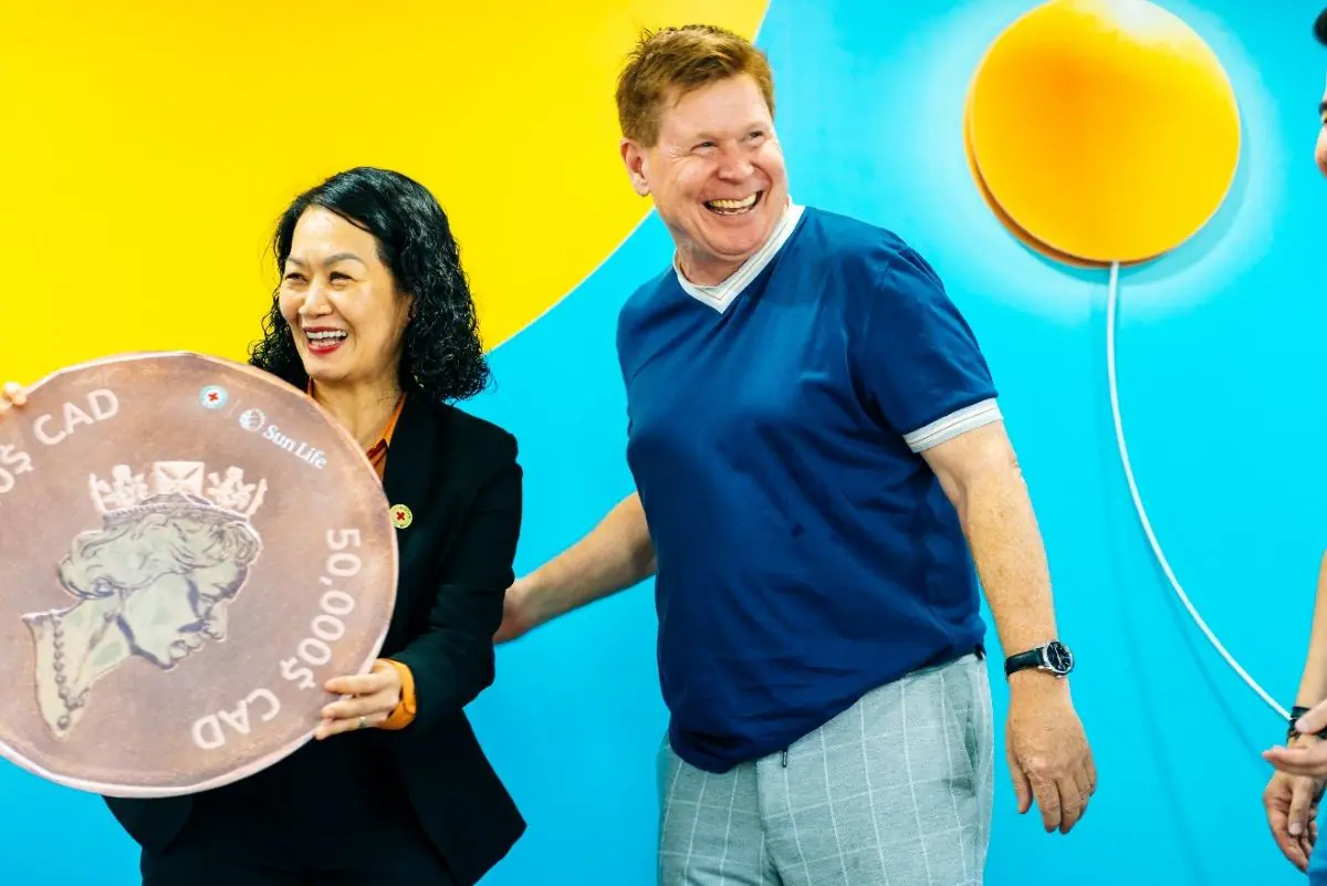 Sun Life đóng góp hơn 2,2 tỷ đồng cùng Hội chữ thập đỏ Việt Nam cứu trợ sau bão