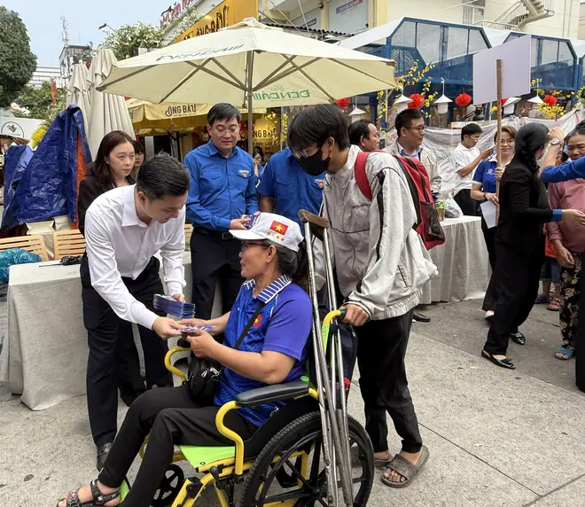 Lễ tiễn sinh viên, thanh niên công nhân và người lao động tham gia chương trình “Mang Tết về nhà” năm 2026