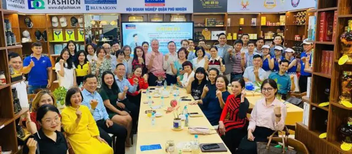 Doanh_nhan_khoi_nghiep_ca_phe_ket_noi_giao_thuong_01