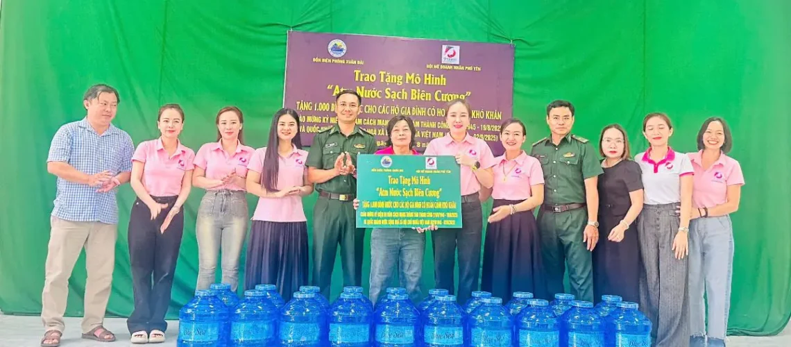 Phu_nu_hien_dai_Atm_nuoc_sach_bien_cuong_05