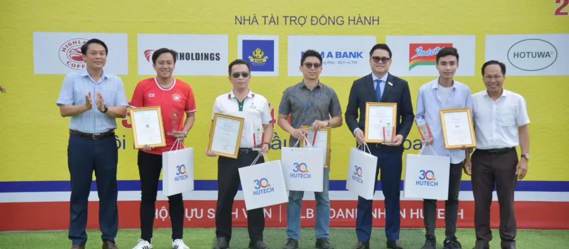 Phu_nu_hien_dai_HUTECH_Alumni_Football_2025_04