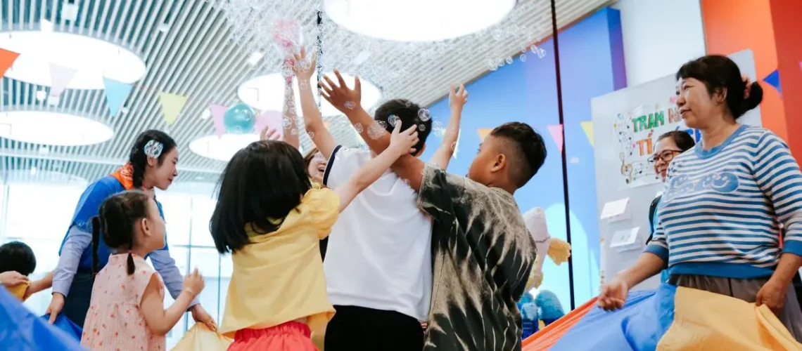 Phu_nu_hien_dai_web_da_dang_than_kinh_tre_tu_ky_05