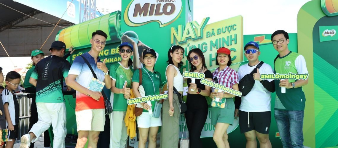 Vận động viên tham gia các hoạt động ý nghĩa nâng cao sức bền của nhãn hàng MILO trong khuôn khổ Tiền Phong Marathon 2024