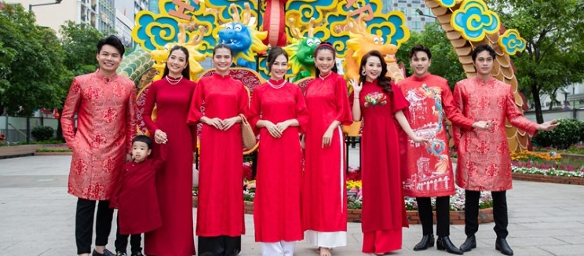 f2-fashion-a-freedom-tai-tro-ao-dai-cho-su-kien-khai-xuan-tai-duong-hoa-nguyen-hue-xuan-giap-thin-2024-SHOWBIZ