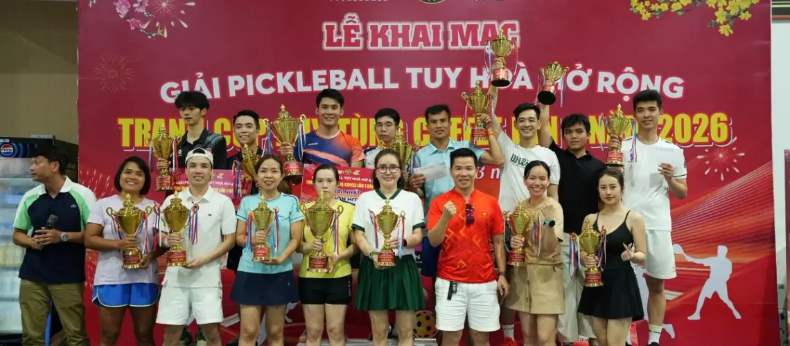 phu_nu_hien_dai_pickball_huy_tung_coffee_15